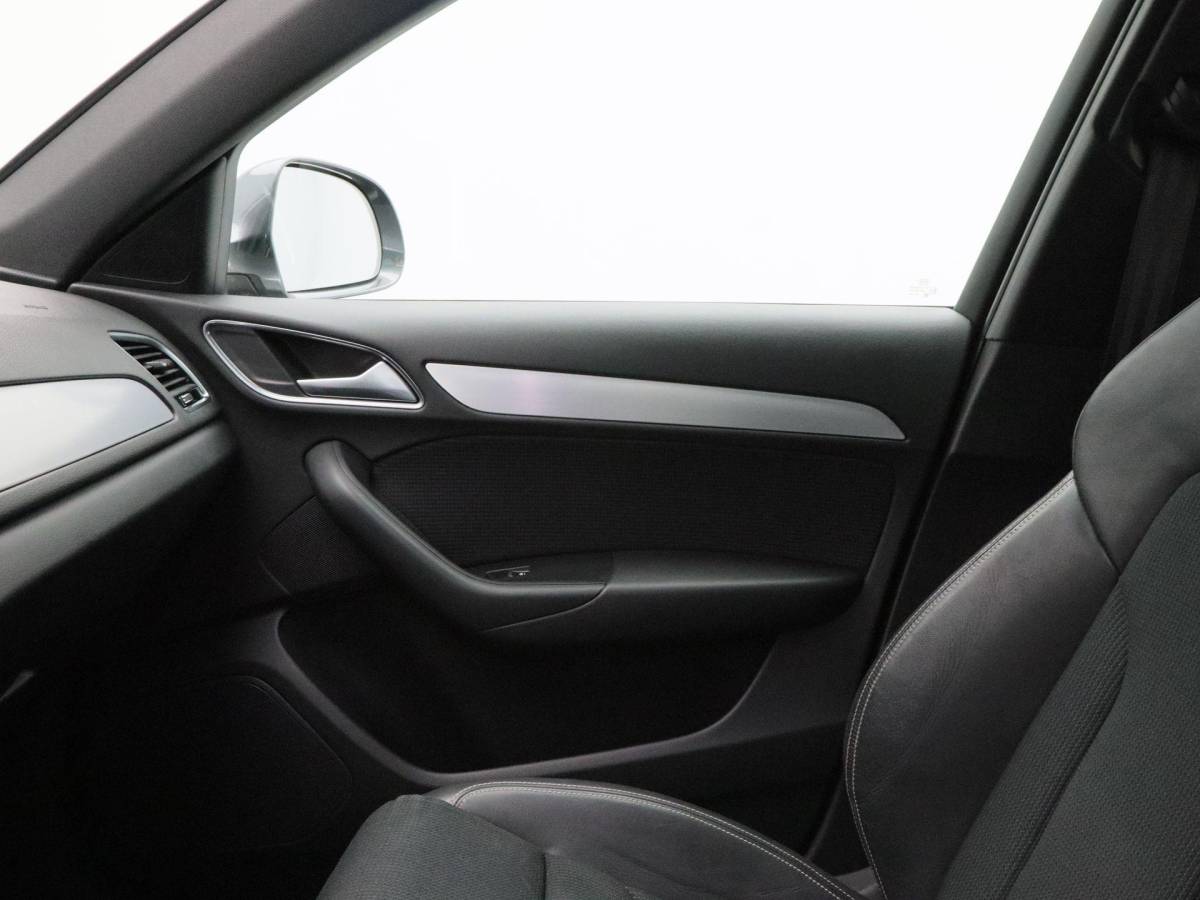 Audi Q3 Audi Q3 1.4 TFSi 150 Pk Automaat S-Line | Trekhaak | Half Leer | Cruise Control | Camera | Climatronic | Navigatie | 18 Inch