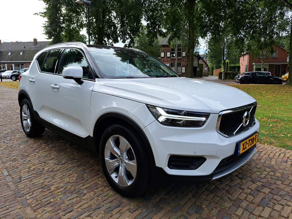 Volvo XC40 Volvo XC40 2.0 T4 Momentum