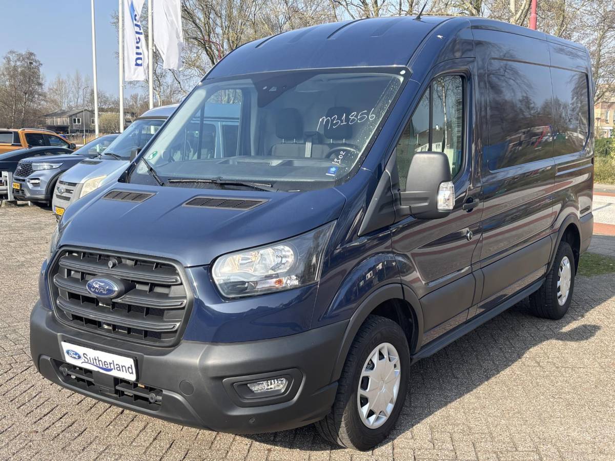 Ford Transit Ford Transit 350 2.0 TDCI L2H2 Trend | SCI | 130pk | Trekhaak | Achteruitrijcamera | Cruise control | Airco | Bluetooth | Voorruitverwarming | 3 zitplaatsen