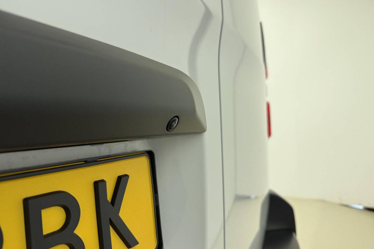 Fiat Scudo Fiat Scudo 2.0 Diesel 145 L3 | Navigatie | Betimmering laadruimte | Camera | Parkeersensoren | 3 Zitplaatsen | Cruise control | Bluetooth | Mistlampen voor