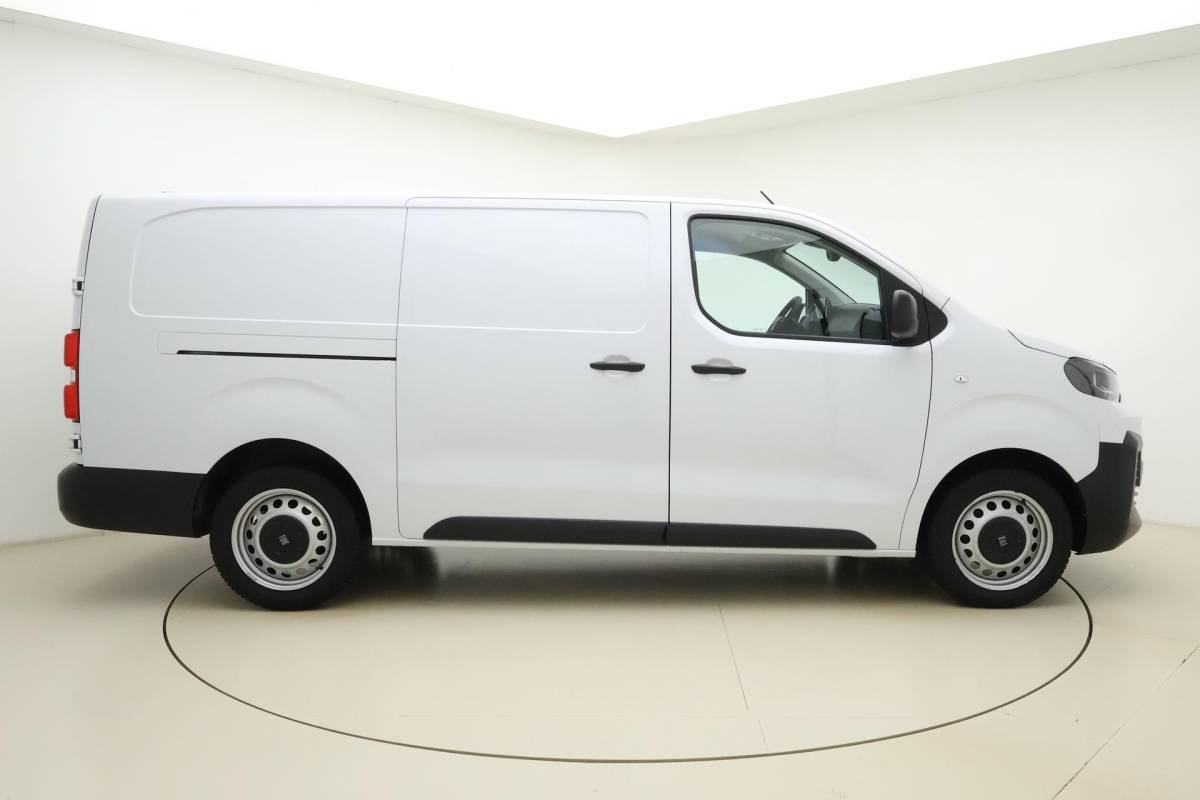 Fiat Scudo Fiat Scudo 2.0 Diesel 145 L3 | Navigatie | Betimmering laadruimte | Camera | Parkeersensoren | 3 Zitplaatsen | Cruise control | Bluetooth | Mistlampen voor