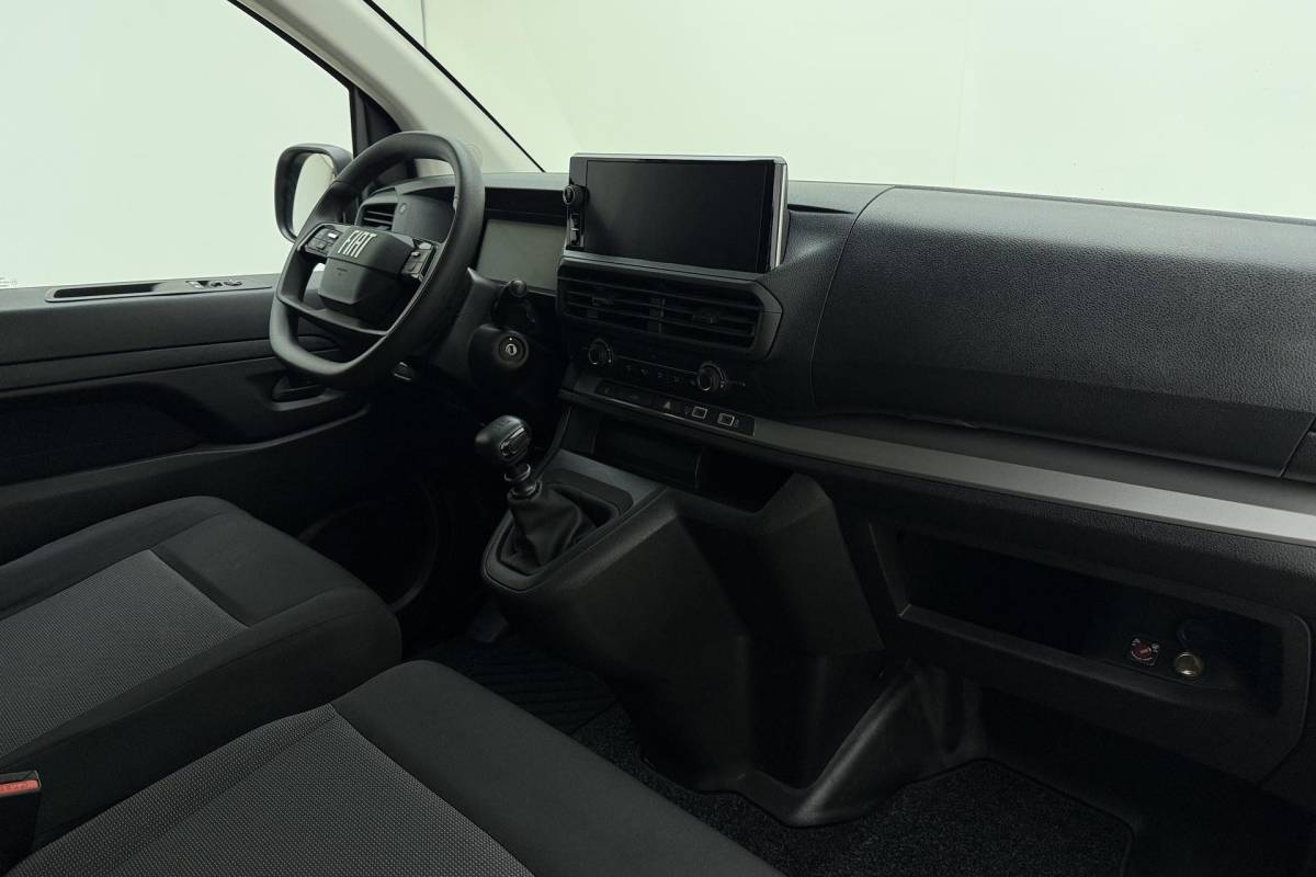 Fiat Scudo Fiat Scudo 2.0 Diesel 145 L3 | Navigatie | Betimmering laadruimte | Camera | Parkeersensoren | 3 Zitplaatsen | Cruise control | Bluetooth | Mistlampen voor