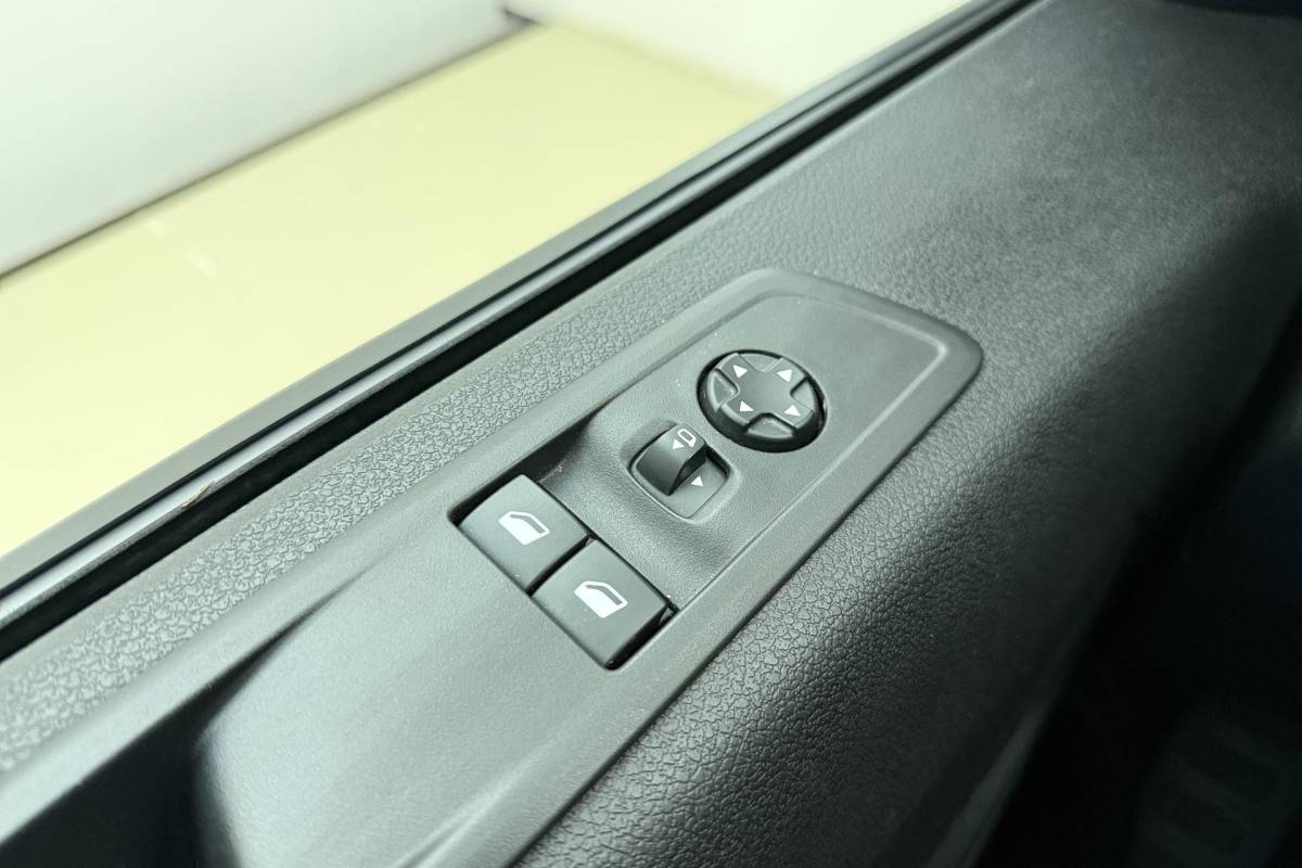Fiat Scudo Fiat Scudo 2.0 Diesel 145 L3 | Navigatie | Betimmering laadruimte | Camera | Parkeersensoren | 3 Zitplaatsen | Cruise control | Bluetooth | Mistlampen voor