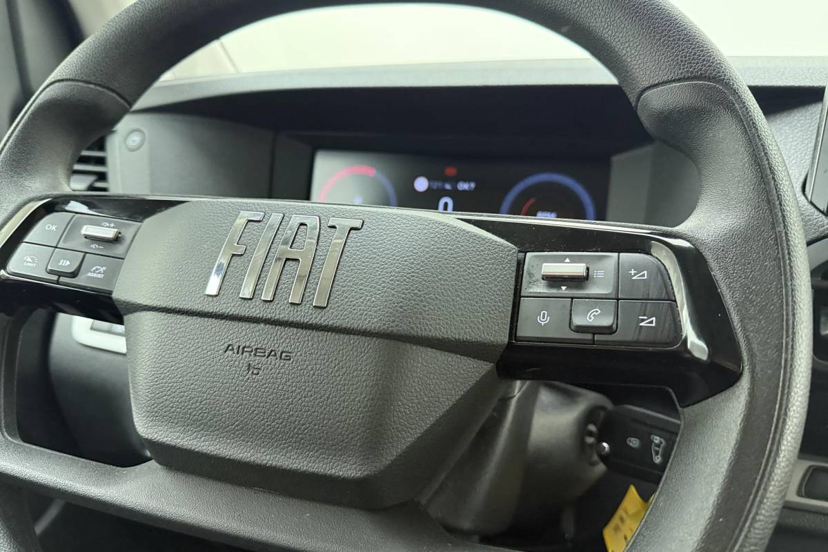 Fiat Scudo Fiat Scudo 2.0 Diesel 145 L3 | Navigatie | Betimmering laadruimte | Camera | Parkeersensoren | 3 Zitplaatsen | Cruise control | Bluetooth | Mistlampen voor