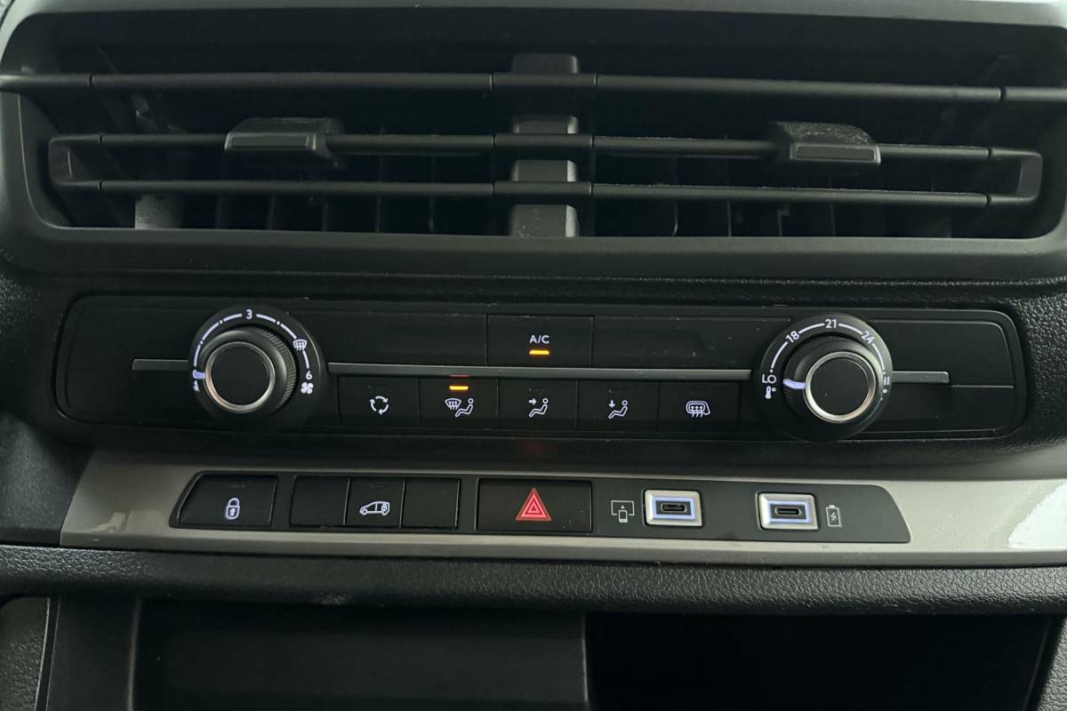 Fiat Scudo Fiat Scudo 2.0 Diesel 145 L3 | Navigatie | Betimmering laadruimte | Camera | Parkeersensoren | 3 Zitplaatsen | Cruise control | Bluetooth | Mistlampen voor