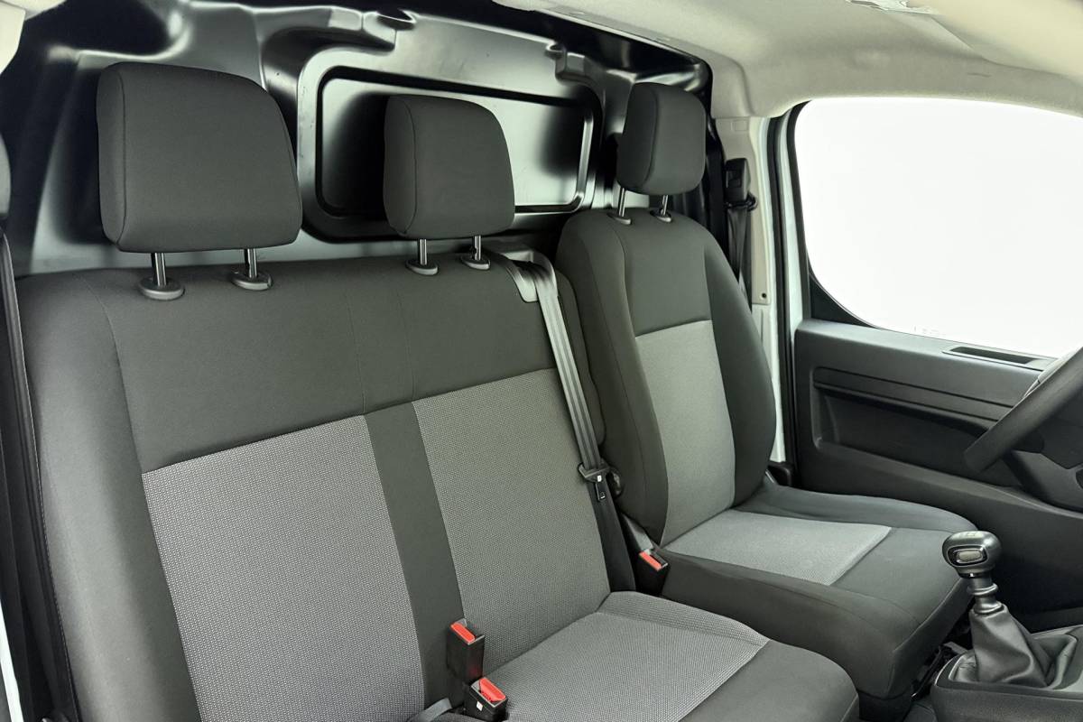 Fiat Scudo Fiat Scudo 2.0 Diesel 145 L3 | Navigatie | Betimmering laadruimte | Camera | Parkeersensoren | 3 Zitplaatsen | Cruise control | Bluetooth | Mistlampen voor
