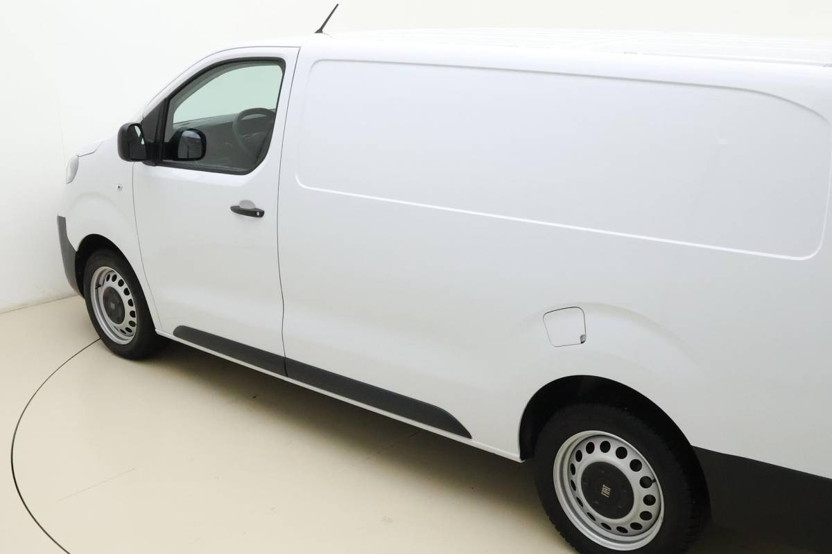 Fiat Scudo Fiat Scudo 2.0 Diesel 145 L3 | Navigatie | Betimmering laadruimte | Camera | Parkeersensoren | 3 Zitplaatsen | Cruise control | Bluetooth | Mistlampen voor
