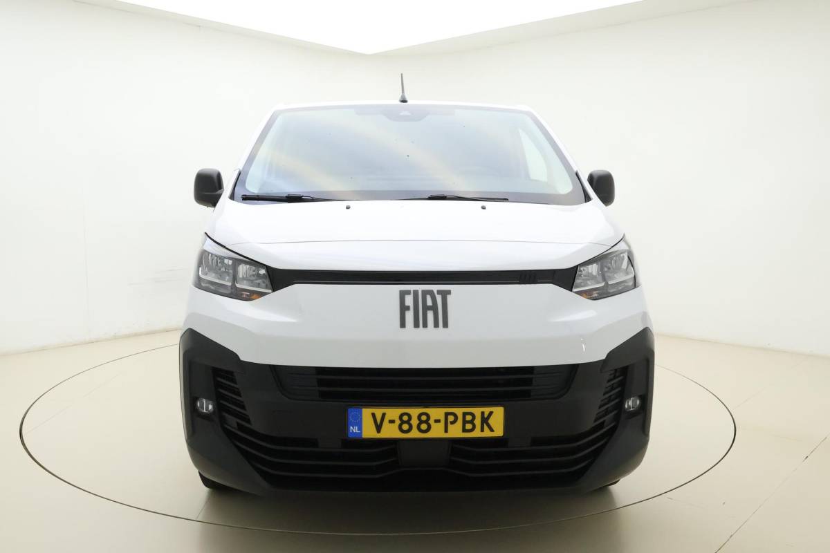 Fiat Scudo Fiat Scudo 2.0 Diesel 145 L3 | Navigatie | Betimmering laadruimte | Camera | Parkeersensoren | 3 Zitplaatsen | Cruise control | Bluetooth | Mistlampen voor
