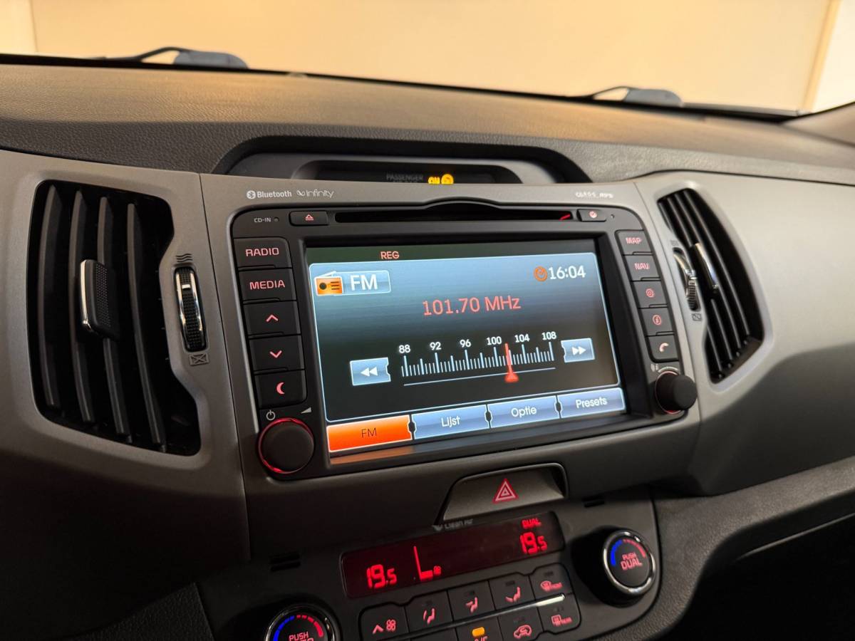 Kia Sportage Kia Sportage 1.6 GDI X-treme ComfortLine *24.000Km!* 1ste Eigenaar|Trekhaak|Camera|Navi|Cruise|NAP