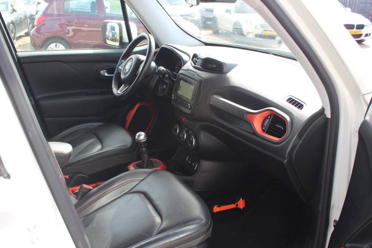 Jeep Renegade Jeep Renegade 1.4T 140PK TwoTone Leder/Navi/NAP/18Inch/Trekhaak