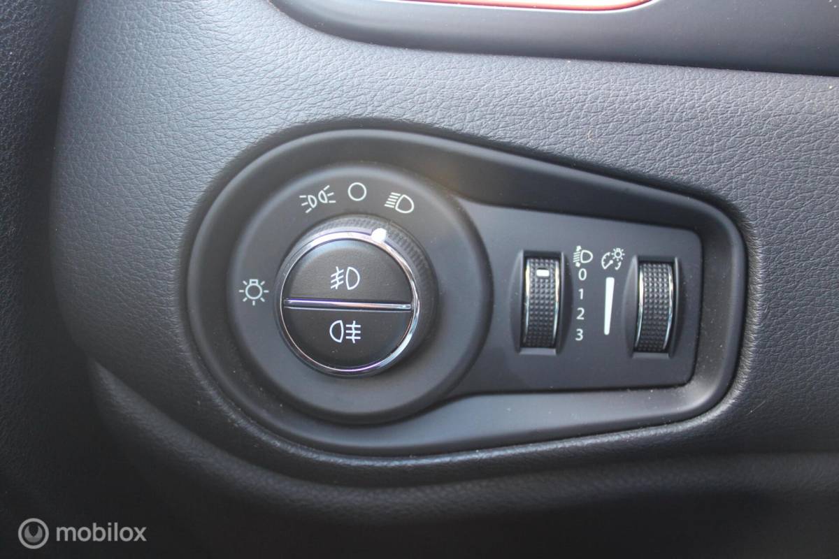 Jeep Renegade Jeep Renegade 1.4T 140PK TwoTone Leder/Navi/NAP/18Inch/Trekhaak