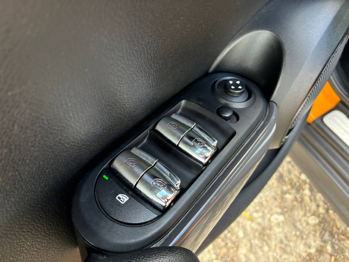 MINI Cooper Mini Mini 1.5 Cooper Business | Navi + Cruise + Clima Nu € 9.975,-!!!