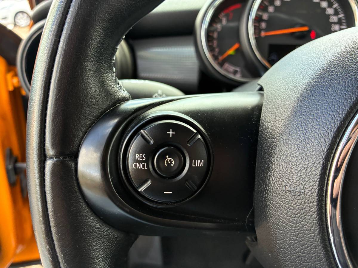 MINI Cooper Mini Mini 1.5 Cooper Business | Navi + Cruise + Clima Nu € 9.975,-!!!