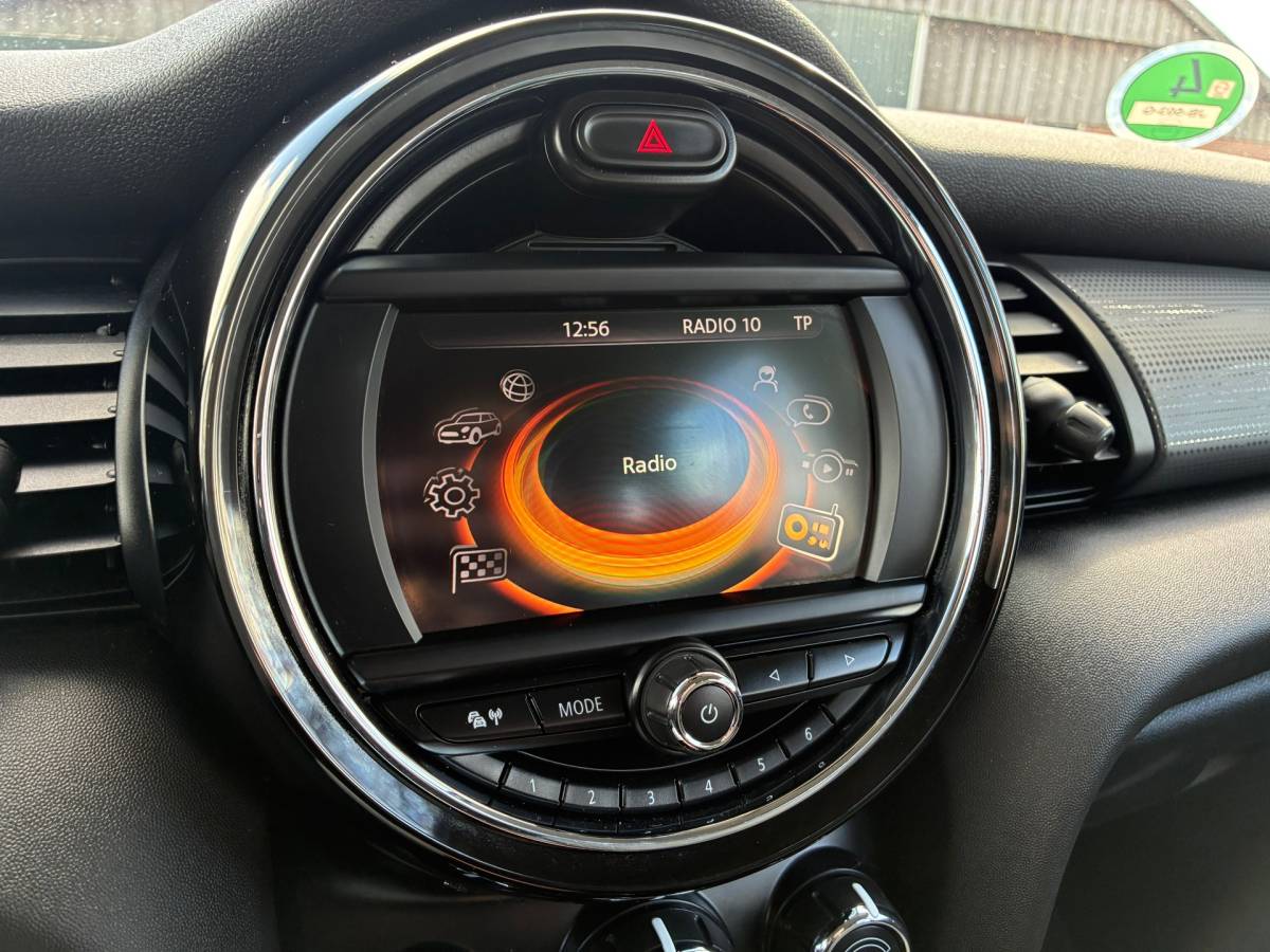 MINI Cooper Mini Mini 1.5 Cooper Business | Navi + Cruise + Clima Nu € 9.975,-!!!