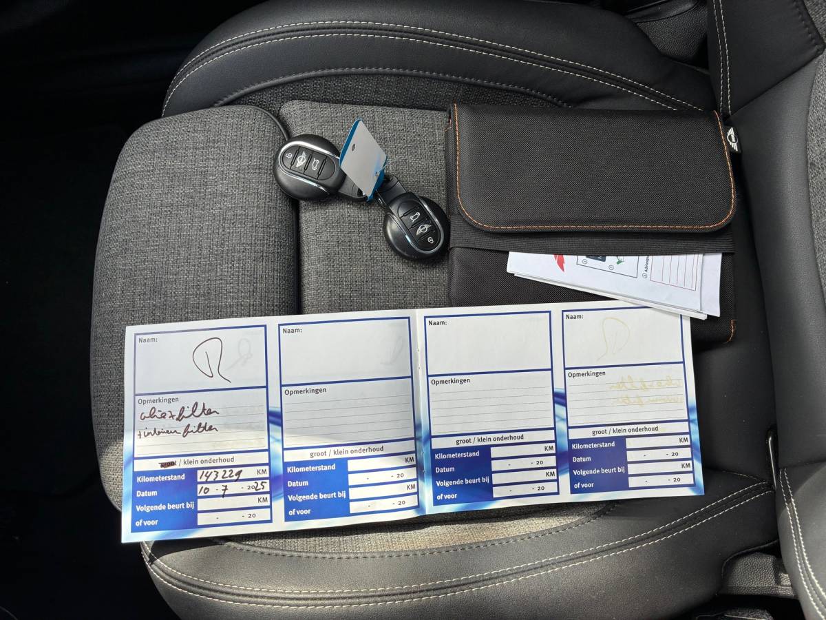 MINI Cooper Mini Mini 1.5 Cooper Business | Navi + Cruise + Clima Nu € 9.975,-!!!