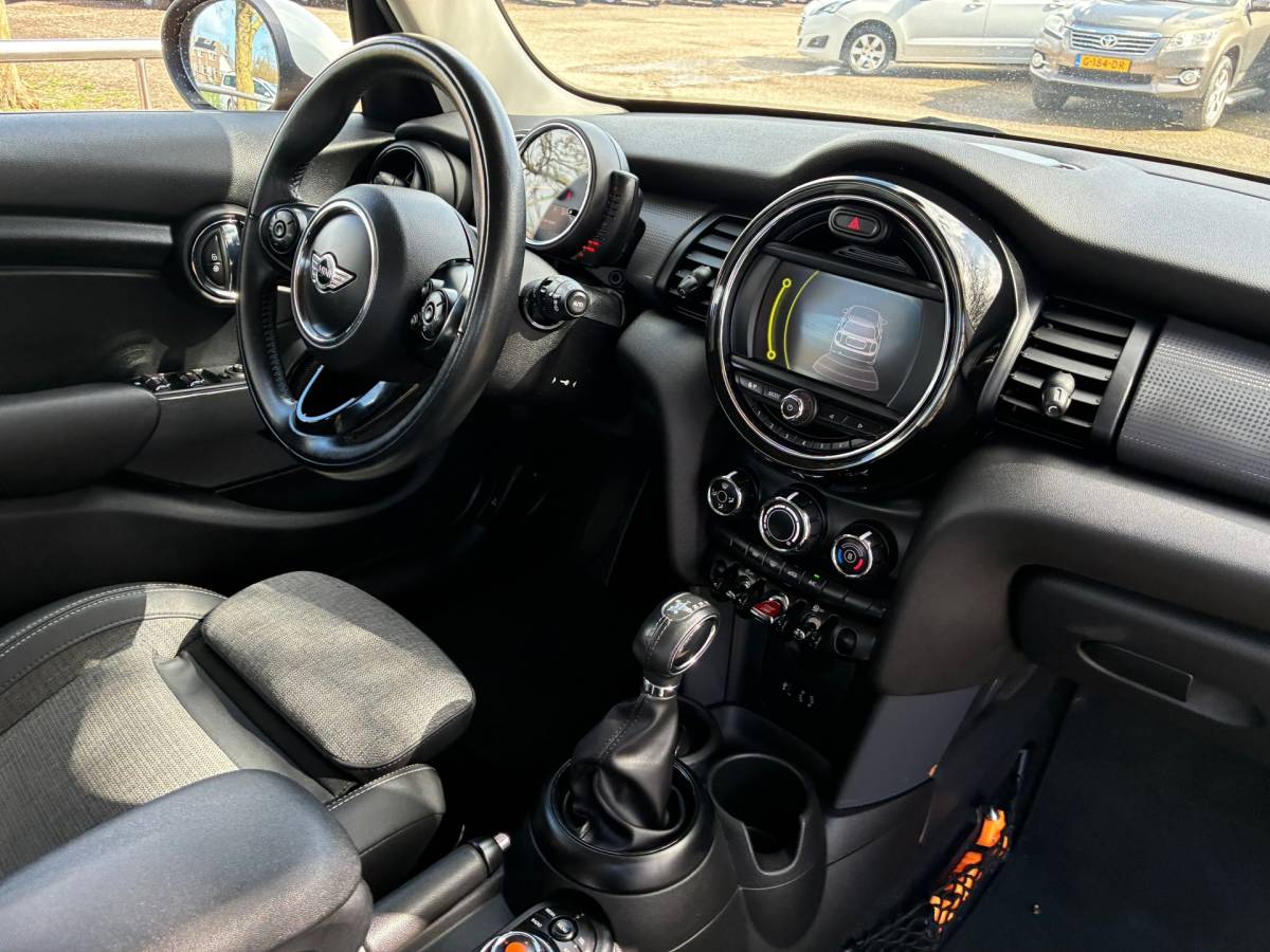 MINI Cooper Mini Mini 1.5 Cooper Business | Navi + Cruise + Clima Nu € 9.975,-!!!