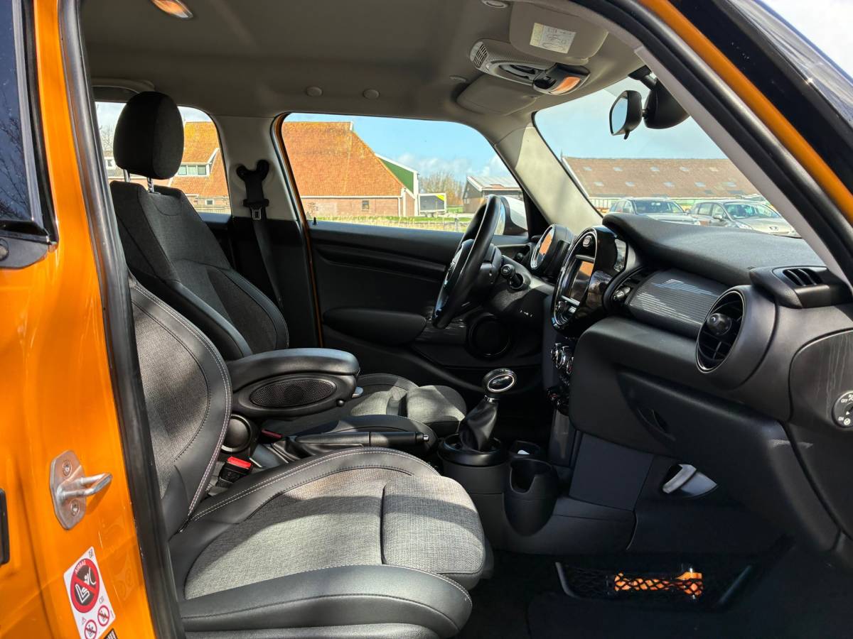 MINI Cooper Mini Mini 1.5 Cooper Business | Navi + Cruise + Clima Nu € 9.975,-!!!