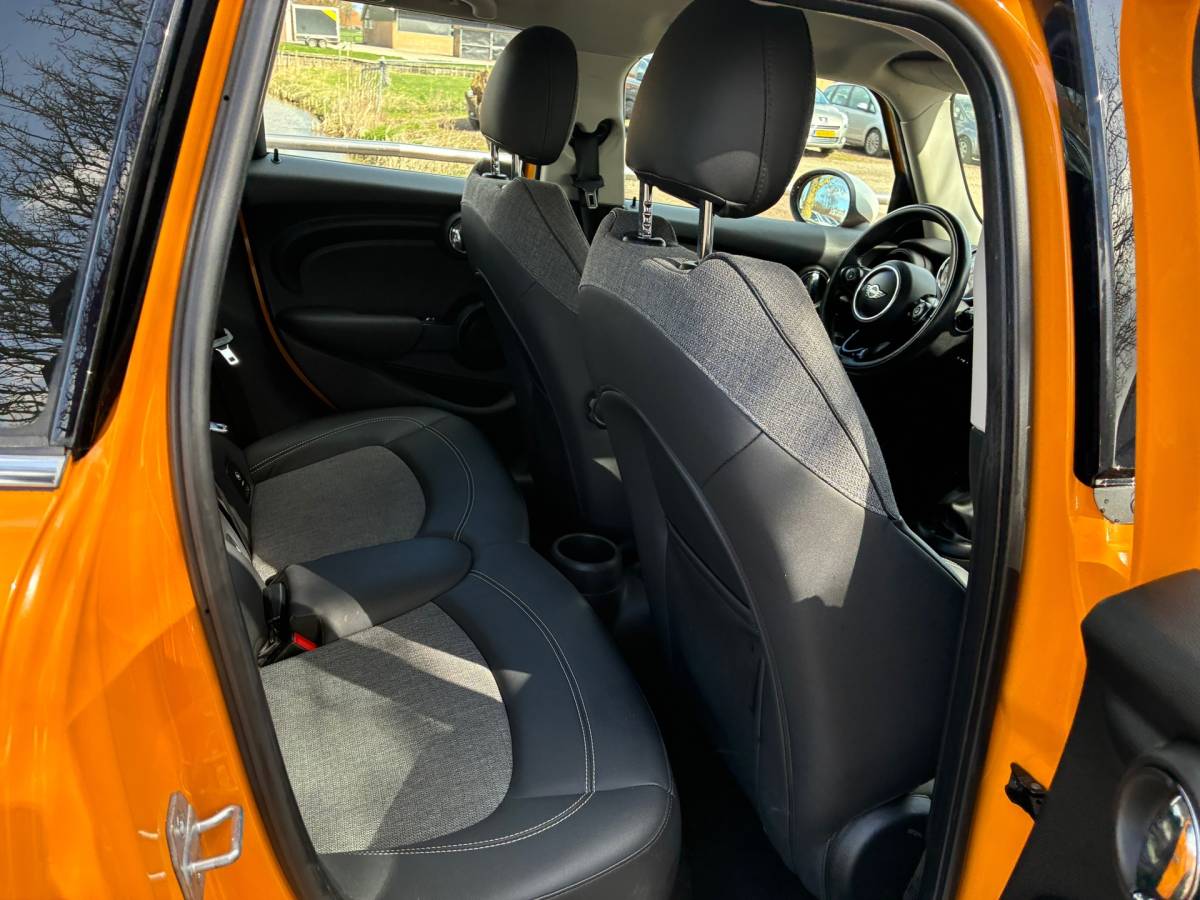 MINI Cooper Mini Mini 1.5 Cooper Business | Navi + Cruise + Clima Nu € 9.975,-!!!