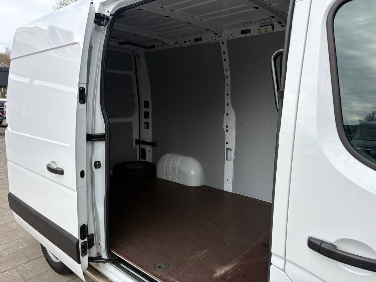 Renault Master Renault Master T35 2.3 dCi 135 L2H2 Comfort, AIRCO, parkeersensoren, drie zitplaatsen, NAP, 2500 KG trekken