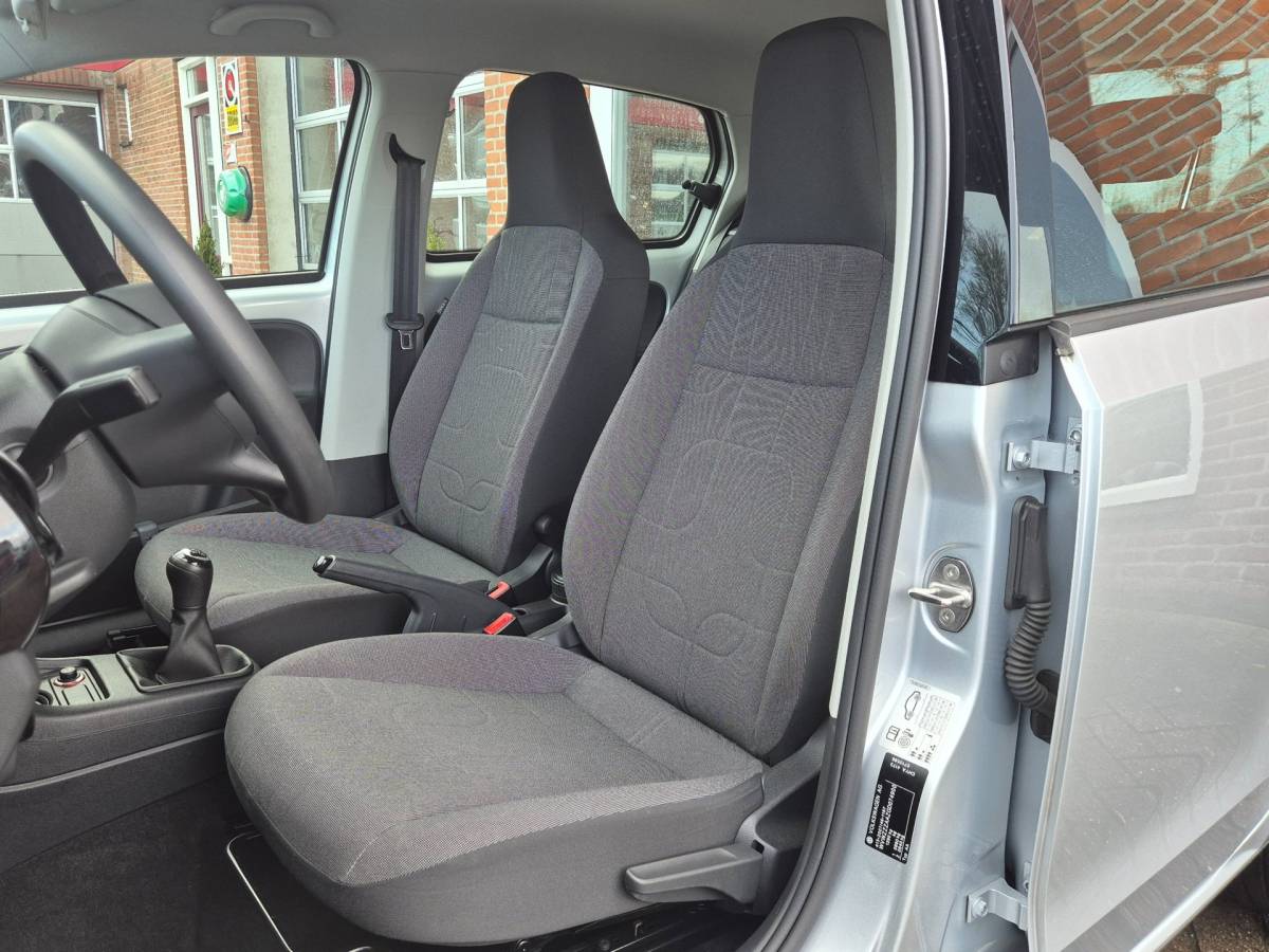Volkswagen up! Volkswagen Up! 1.0 move up! BlueMotion 60PK 5drs airco, navi, elektr.ramen, radio/cd