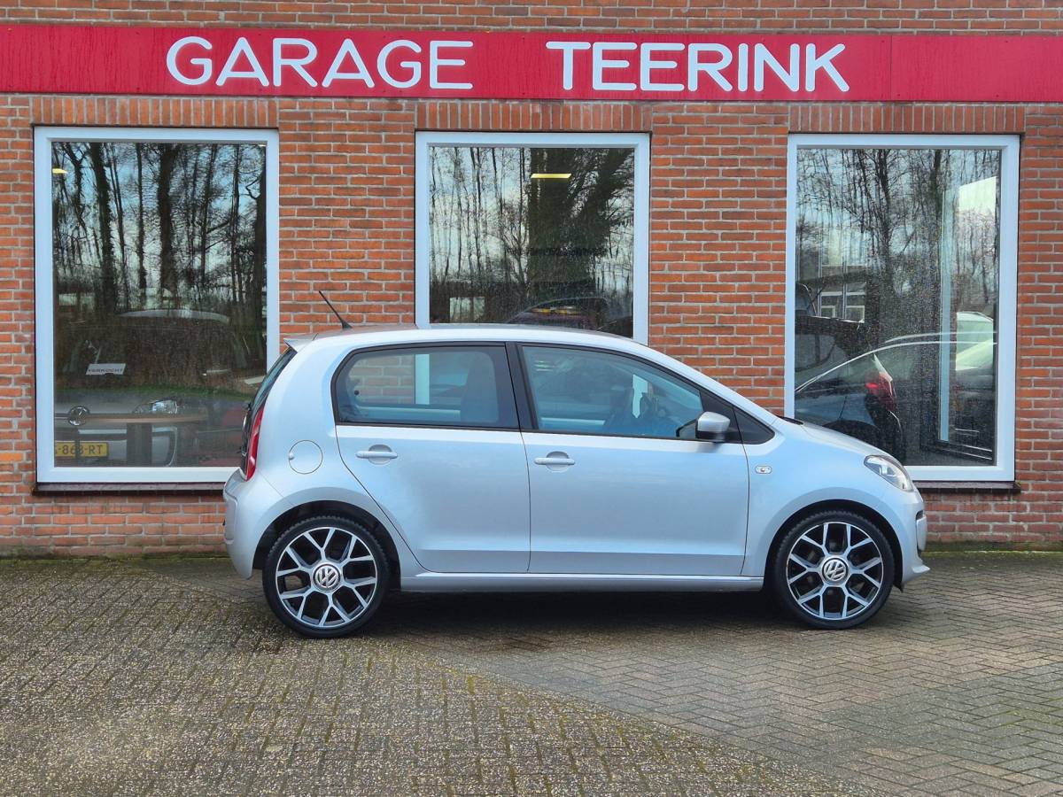 Volkswagen up! Volkswagen Up! 1.0 move up! BlueMotion 60PK 5drs airco, navi, elektr.ramen, radio/cd
