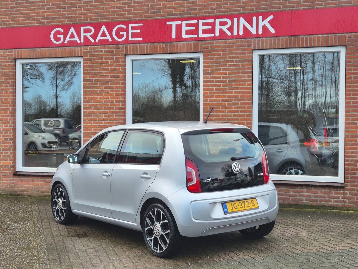 Volkswagen up! Volkswagen Up! 1.0 move up! BlueMotion 60PK 5drs airco, navi, elektr.ramen, radio/cd