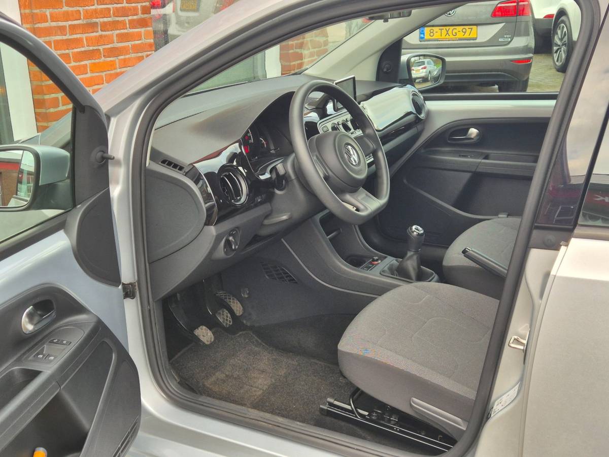 Volkswagen up! Volkswagen Up! 1.0 move up! BlueMotion 60PK 5drs airco, navi, elektr.ramen, radio/cd