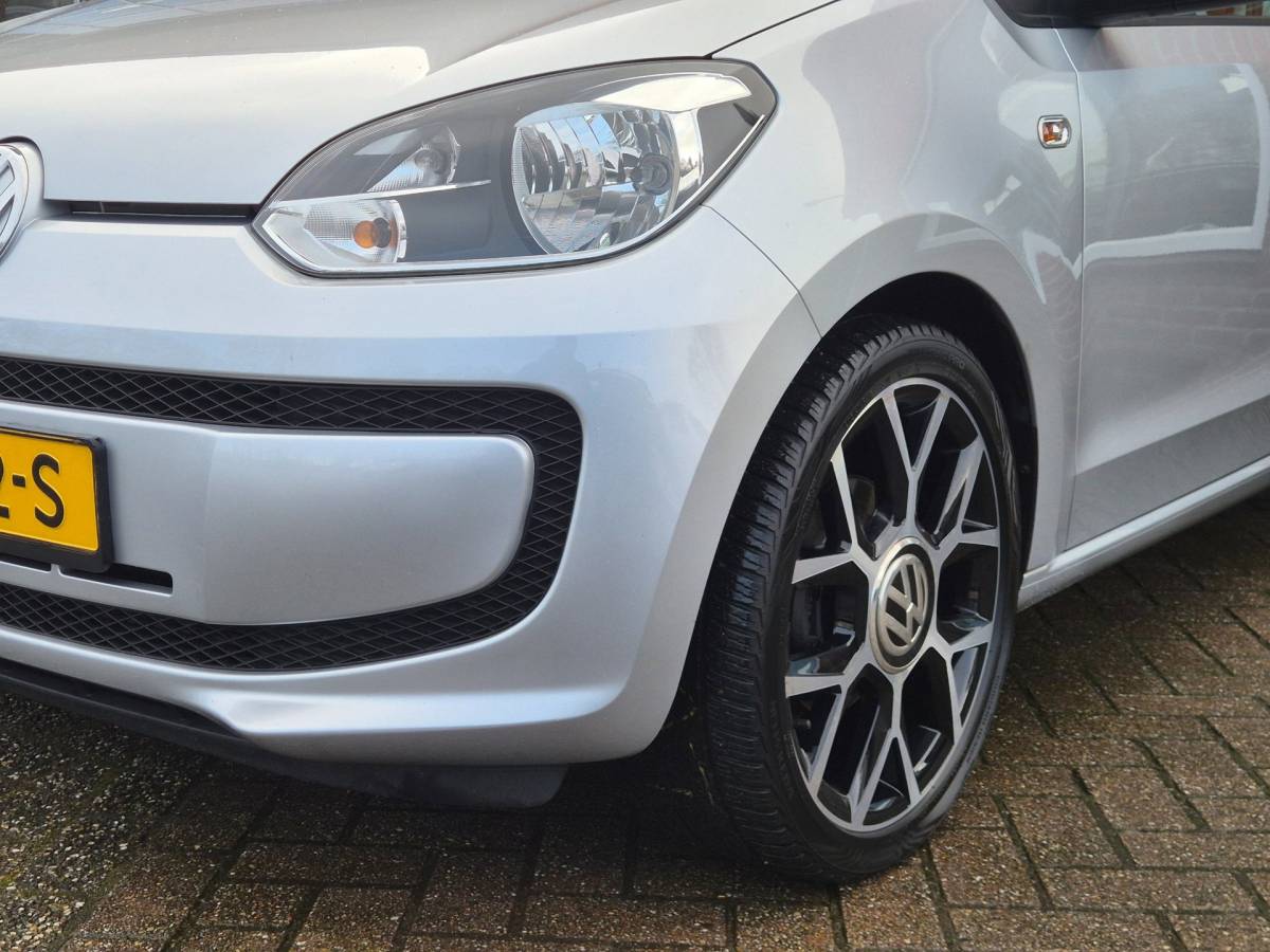 Volkswagen up! Volkswagen Up! 1.0 move up! BlueMotion 60PK 5drs airco, navi, elektr.ramen, radio/cd