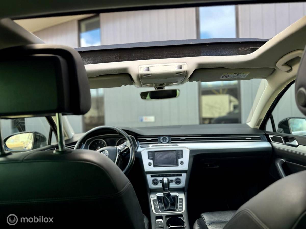 Volkswagen Passat Volkswagen Passat 1.8 TSI Highline DSG | Full Options | PANO