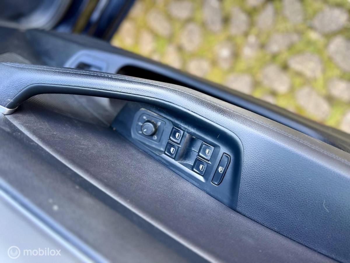 Volkswagen Passat Volkswagen Passat 1.8 TSI Highline DSG | Full Options | PANO