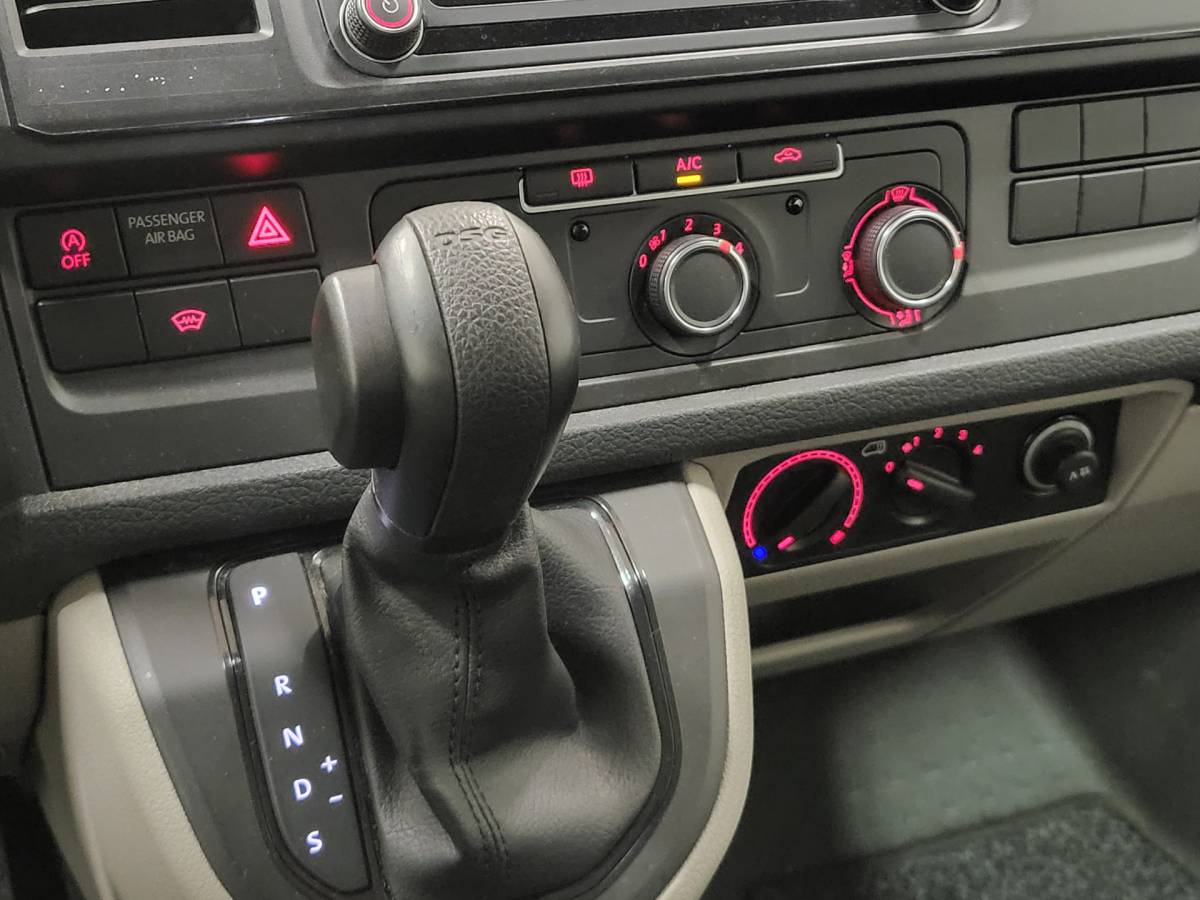 Volkswagen Transporter Volkswagen Transporter Kombi 2.0TDI L2/H2 8-Personenbus Automaat Euro 6!
