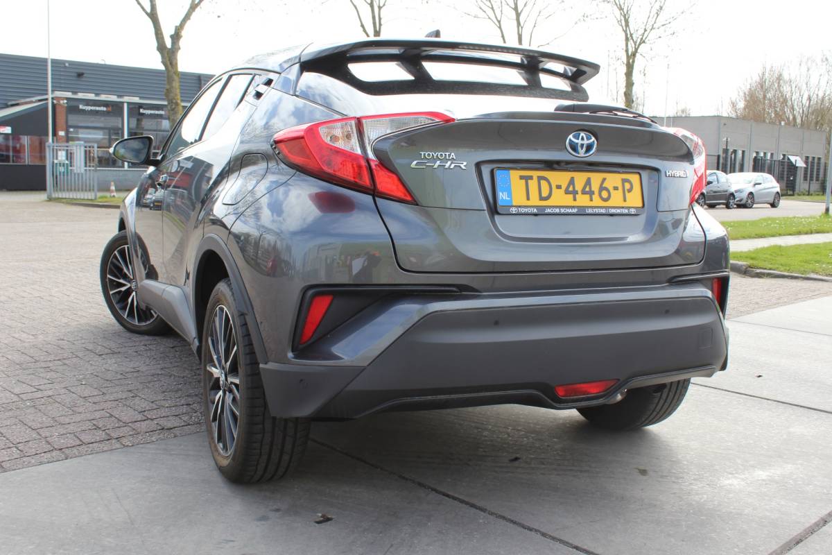 Toyota C-HR Toyota C-HR 1.8 Hybrid Style rijklaar prijs CAMERA BOMVOL OPTIES VERWARMBARE STOELEN CLIMA