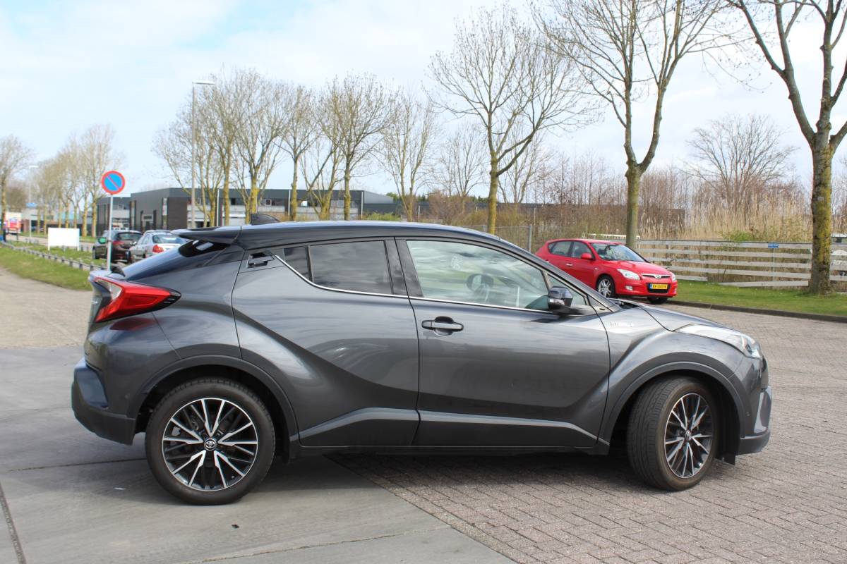 Toyota C-HR Toyota C-HR 1.8 Hybrid Style rijklaar prijs CAMERA BOMVOL OPTIES VERWARMBARE STOELEN CLIMA