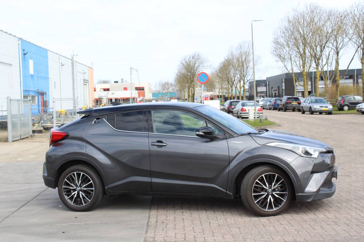 Toyota C-HR Toyota C-HR 1.8 Hybrid Style rijklaar prijs CAMERA BOMVOL OPTIES VERWARMBARE STOELEN CLIMA