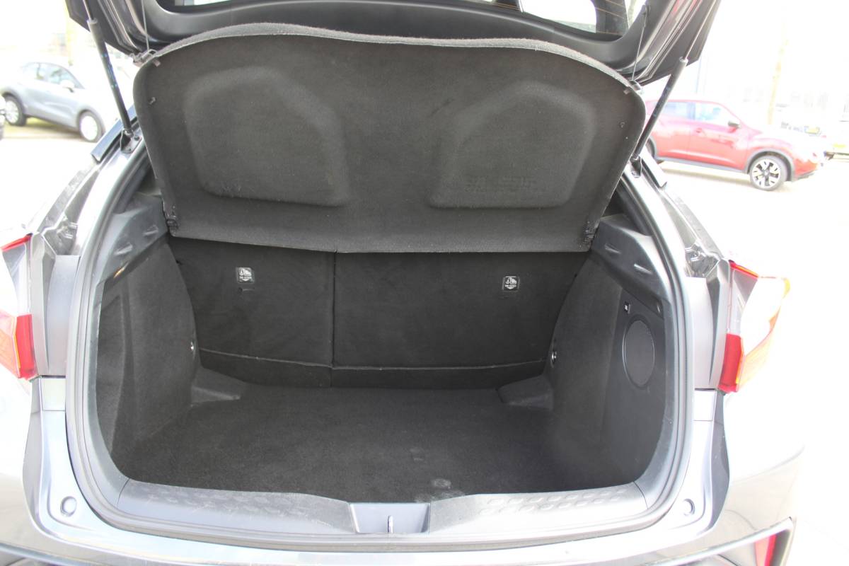 Toyota C-HR Toyota C-HR 1.8 Hybrid Style rijklaar prijs CAMERA BOMVOL OPTIES VERWARMBARE STOELEN CLIMA