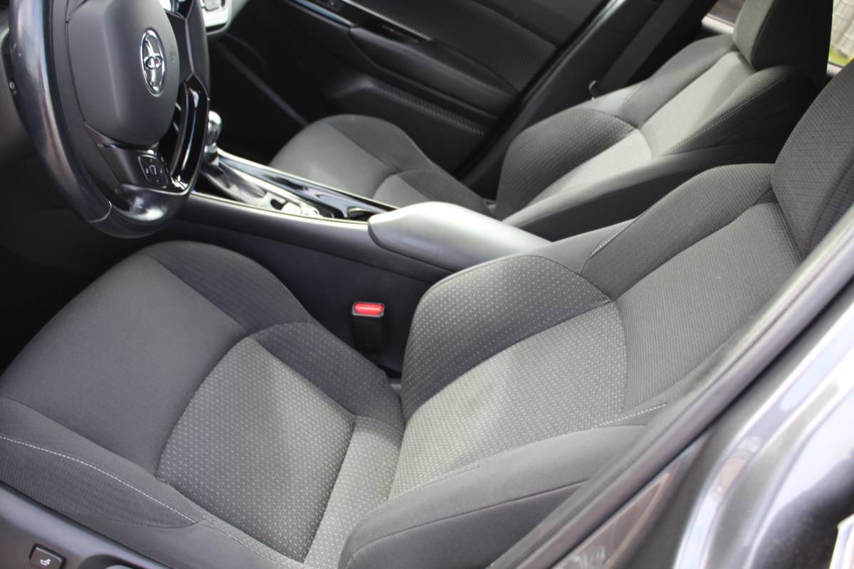 Toyota C-HR Toyota C-HR 1.8 Hybrid Style rijklaar prijs CAMERA BOMVOL OPTIES VERWARMBARE STOELEN CLIMA