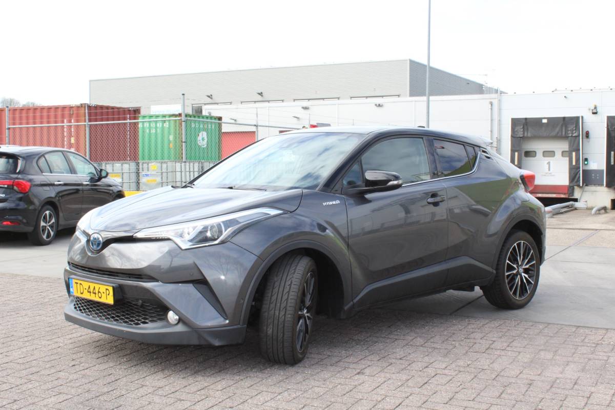 Toyota C-HR Toyota C-HR 1.8 Hybrid Style rijklaar prijs CAMERA BOMVOL OPTIES VERWARMBARE STOELEN CLIMA