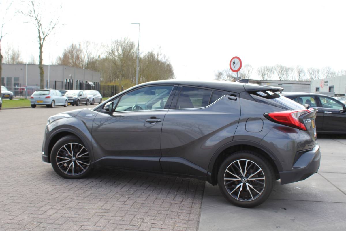 Toyota C-HR Toyota C-HR 1.8 Hybrid Style rijklaar prijs CAMERA BOMVOL OPTIES VERWARMBARE STOELEN CLIMA