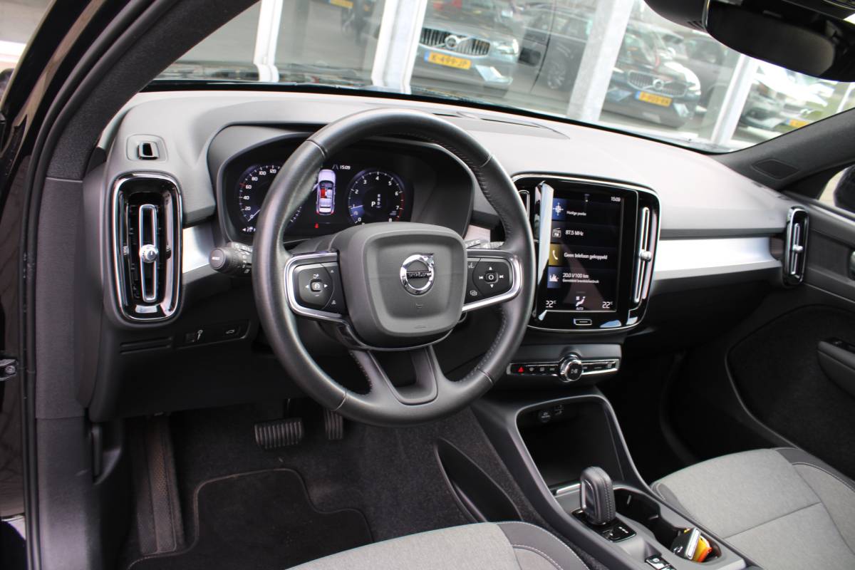 Volvo XC40 Volvo XC40 T3 164PK Automaat Business Pro | Keyless Entry | BLIS | Camera achter | PDC V+A | Apple/Android Carplay | El. Achterklep |
