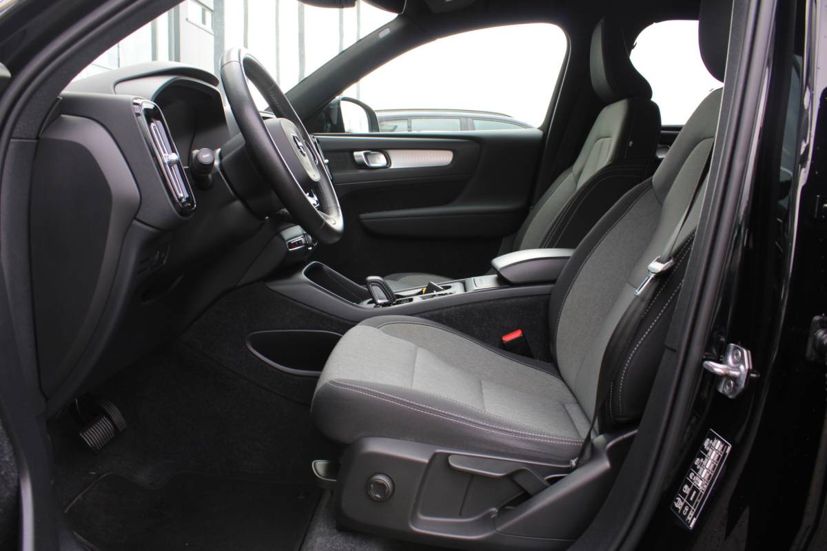 Volvo XC40 Volvo XC40 T3 164PK Automaat Business Pro | Keyless Entry | BLIS | Camera achter | PDC V+A | Apple/Android Carplay | El. Achterklep |