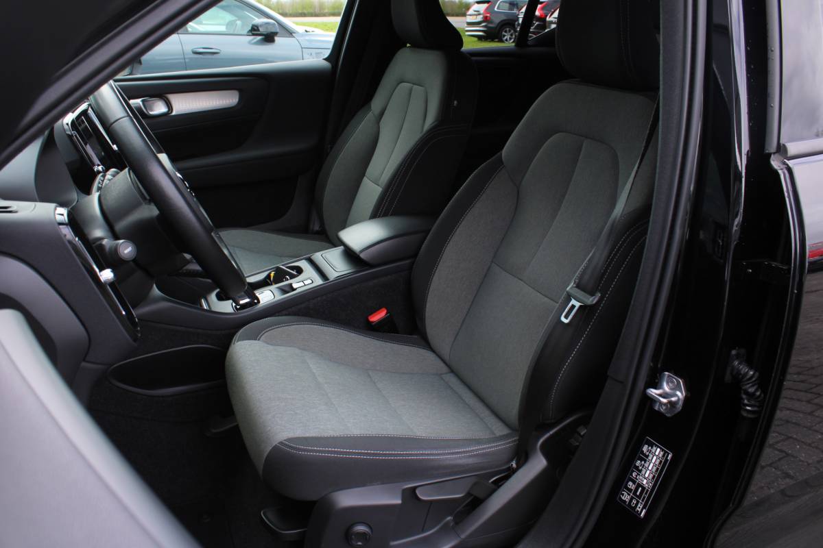 Volvo XC40 Volvo XC40 T3 164PK Automaat Business Pro | Keyless Entry | BLIS | Camera achter | PDC V+A | Apple/Android Carplay | El. Achterklep |