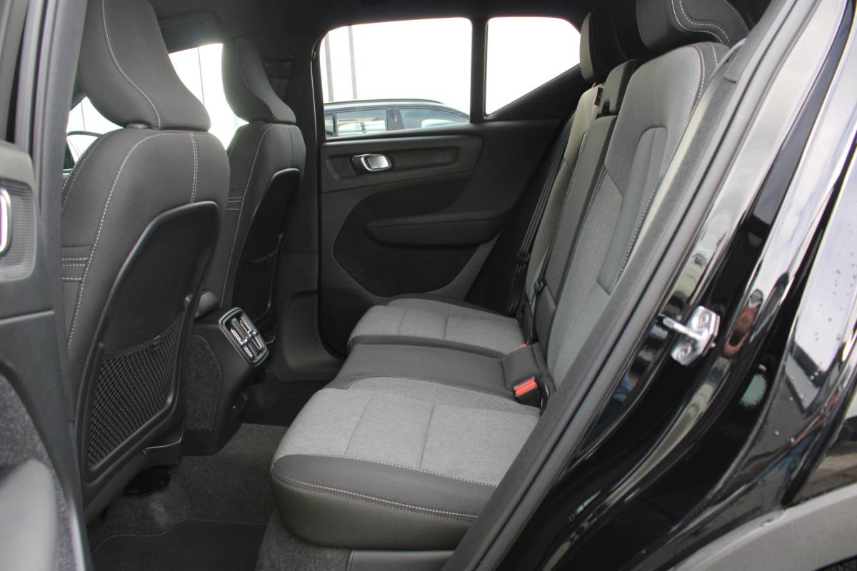 Volvo XC40 Volvo XC40 T3 164PK Automaat Business Pro | Keyless Entry | BLIS | Camera achter | PDC V+A | Apple/Android Carplay | El. Achterklep |