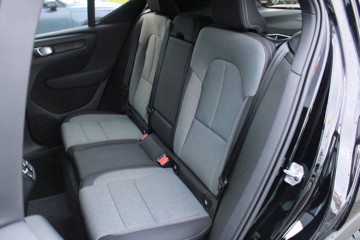 Volvo XC40 Volvo XC40 T3 164PK Automaat Business Pro | Keyless Entry | BLIS | Camera achter | PDC V+A | Apple/Android Carplay | El. Achterklep |