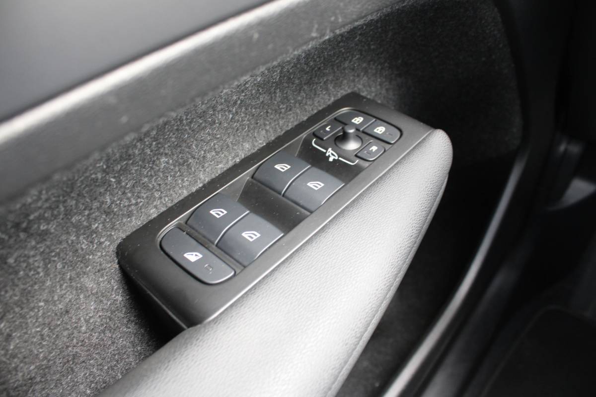 Volvo XC40 Volvo XC40 T3 164PK Automaat Business Pro | Keyless Entry | BLIS | Camera achter | PDC V+A | Apple/Android Carplay | El. Achterklep |