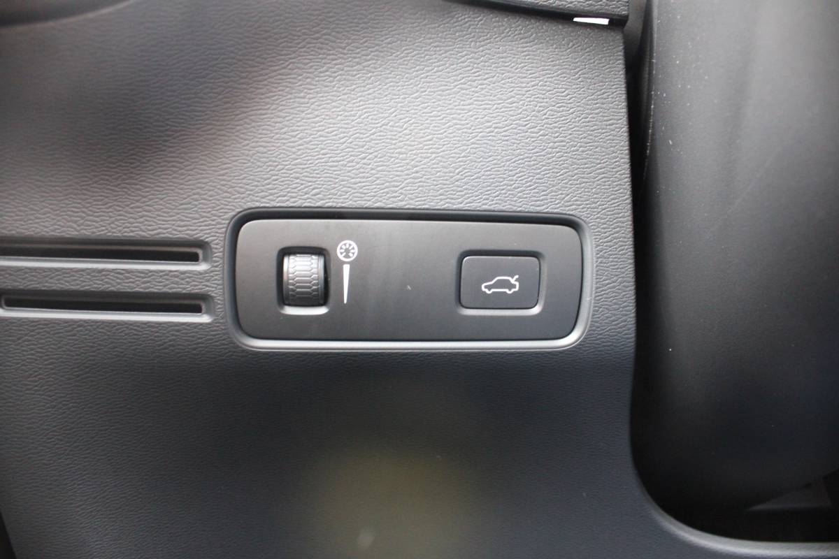 Volvo XC40 Volvo XC40 T3 164PK Automaat Business Pro | Keyless Entry | BLIS | Camera achter | PDC V+A | Apple/Android Carplay | El. Achterklep |