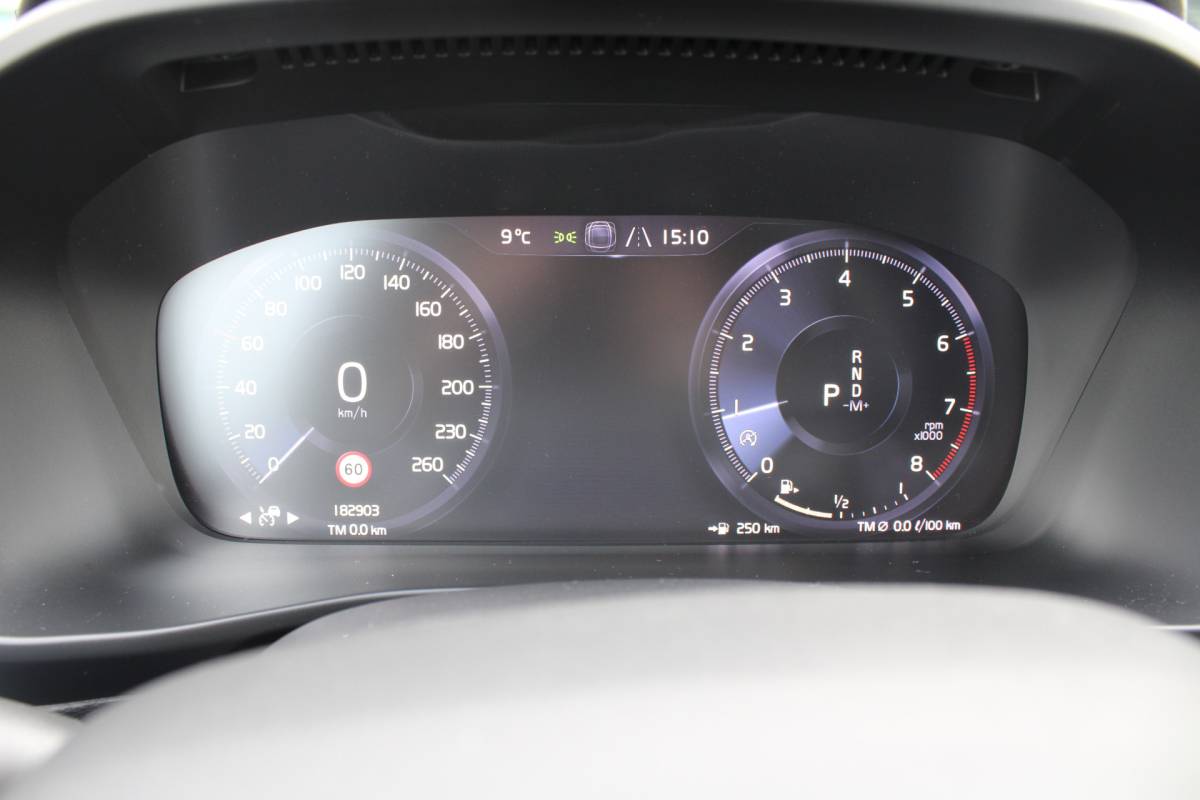 Volvo XC40 Volvo XC40 T3 164PK Automaat Business Pro | Keyless Entry | BLIS | Camera achter | PDC V+A | Apple/Android Carplay | El. Achterklep |