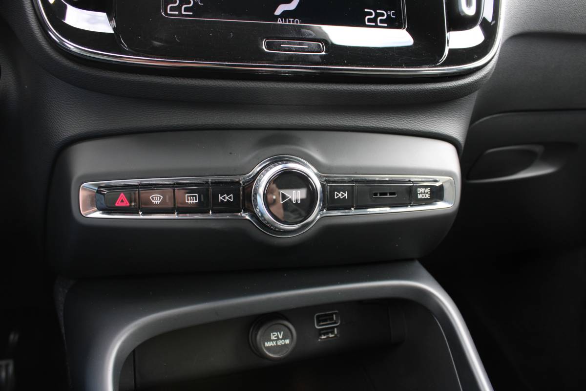 Volvo XC40 Volvo XC40 T3 164PK Automaat Business Pro | Keyless Entry | BLIS | Camera achter | PDC V+A | Apple/Android Carplay | El. Achterklep |