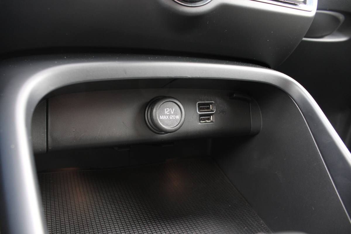 Volvo XC40 Volvo XC40 T3 164PK Automaat Business Pro | Keyless Entry | BLIS | Camera achter | PDC V+A | Apple/Android Carplay | El. Achterklep |