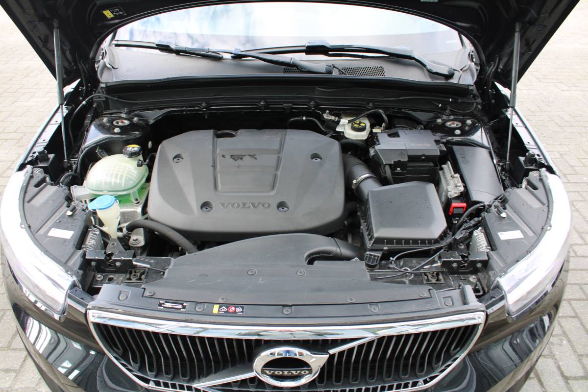 Volvo XC40 Volvo XC40 T3 164PK Automaat Business Pro | Keyless Entry | BLIS | Camera achter | PDC V+A | Apple/Android Carplay | El. Achterklep |