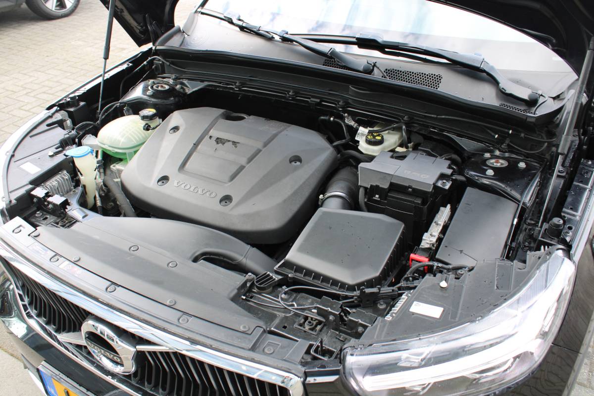Volvo XC40 Volvo XC40 T3 164PK Automaat Business Pro | Keyless Entry | BLIS | Camera achter | PDC V+A | Apple/Android Carplay | El. Achterklep |